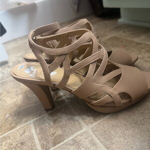Naturalizer Tan Strappy Heels